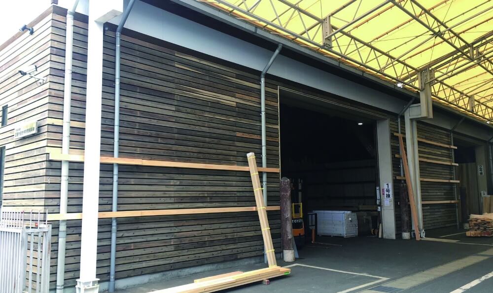 木材倉庫の外壁