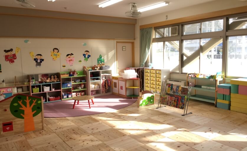 西粟倉森の学校　奈良幼稚園の床